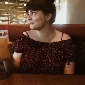 Meet your Posher, Caitlin